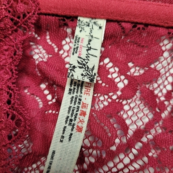 Intimately Free People Burgundy Red Lacey Looks Bandeau - Picture 5 of 6